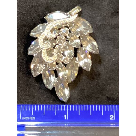 weiss Jewelry - Authentic Vintage Weiss Clear Rhinestone Brooch